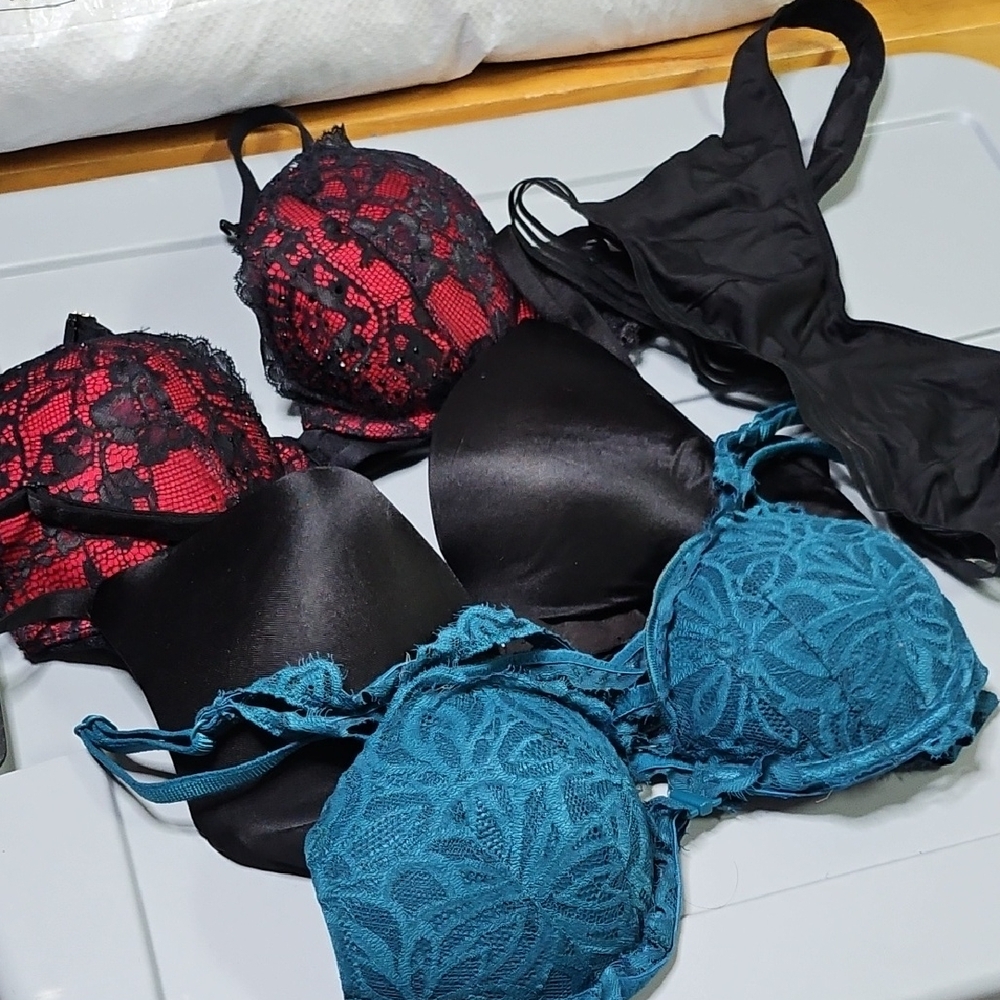 $2 Bra Bundle 32B NWT, Used